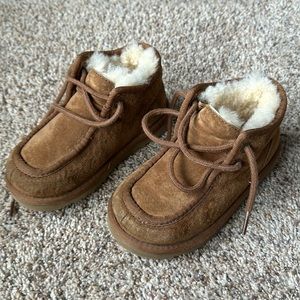 Kids (toddlers)Ugg boots size 10. Excellent condition, barely worn!